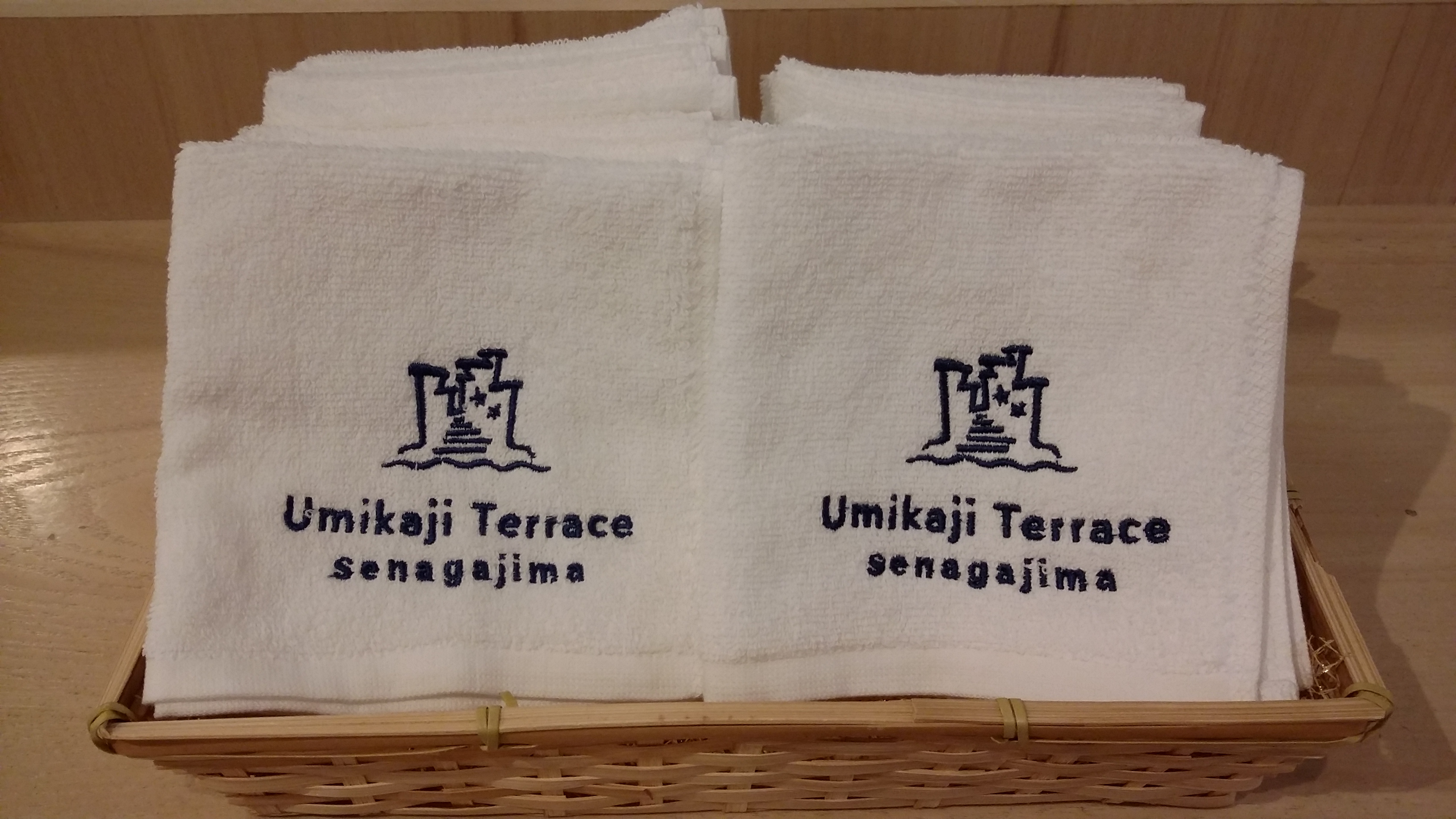 刺繍がカワイイ Umikajiterraceオリジナルハンドタオルがひとまわり大きくなって発売中 瀬長島ウミカジテラス 公式