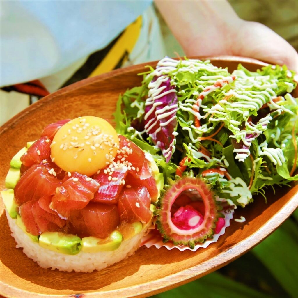 沖縄食材を１皿に🌺オリジナル『アヒポキラス』がオススメ🐟